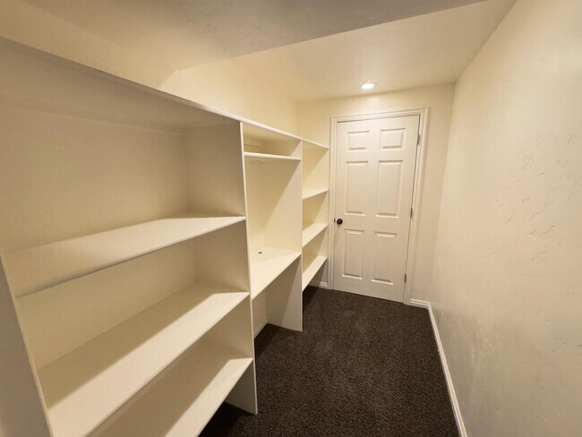 Building Photo - 1078 Cinnamon Ridge Dr