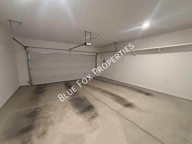 Building Photo - 7095 W Jadewood Ln