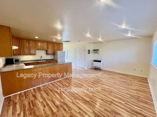 Building Photo - 3884 Bayview Cir