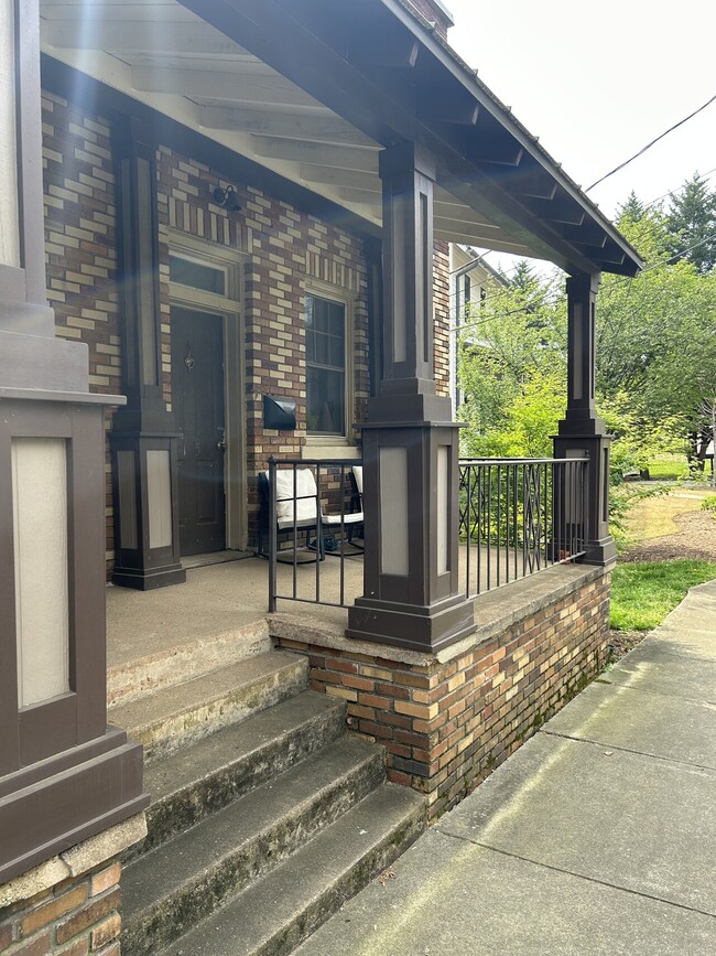 Building Photo - Neal Street Townhomes