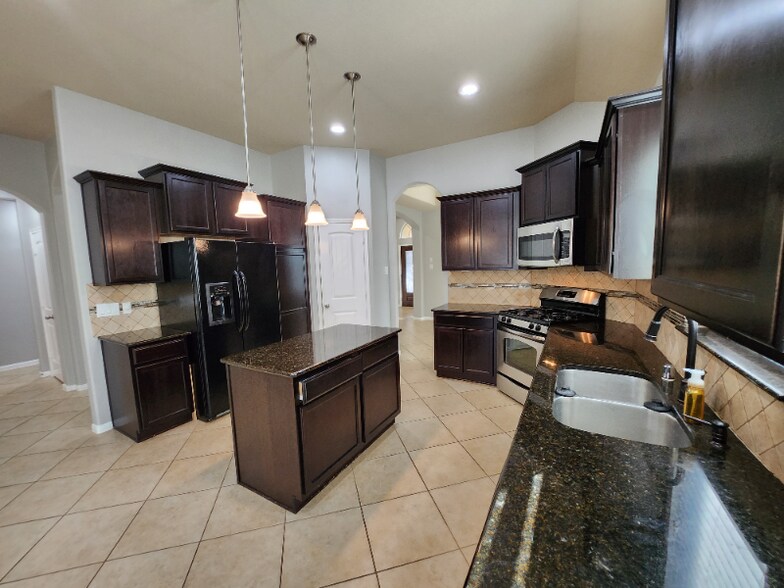 Building Photo - 8622 Austin Thomas Dr