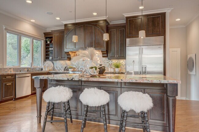 Building Photo - 140 Emerald Estates Ct