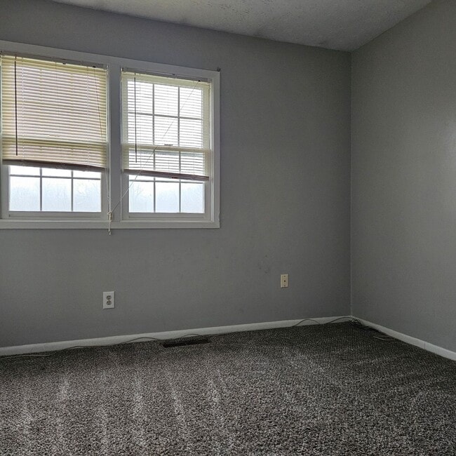 Building Photo - 1252 Colonial Dr