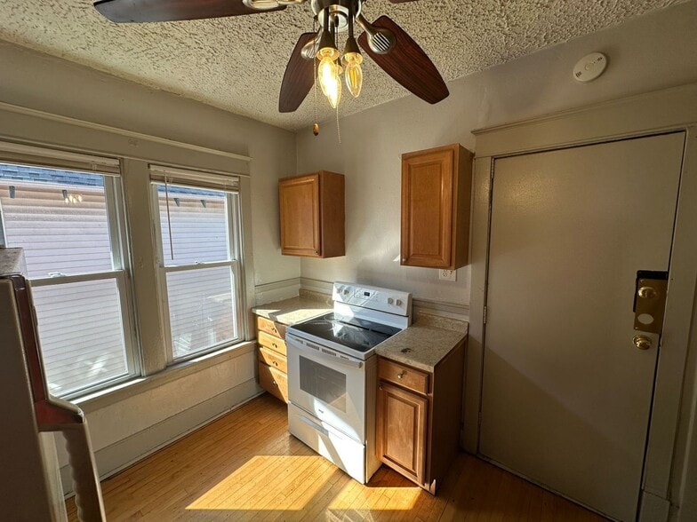 Primary Photo - 2539-2541-2541 N 44th St