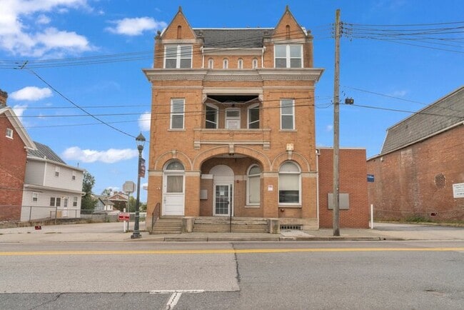 Building Photo - 18 N Main St