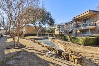 Building Photo - 7918 Royal Ln