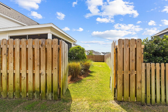 Building Photo - 12 Roundwood Dr