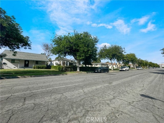 Building Photo - 209 Elm St