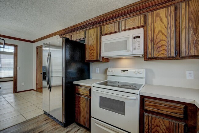Building Photo - 4 bed, 2 bath home in Edmond