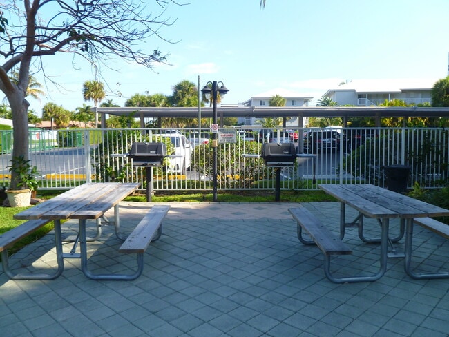 Building Photo - 2851 S Ocean Blvd