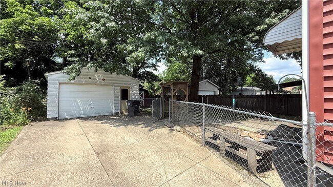 Building Photo - 592 Lindell St