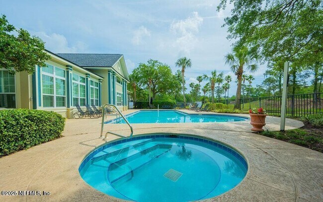 Building Photo - 13703 Richmond Park Dr N