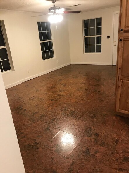 Building Photo - 526 Monroe St