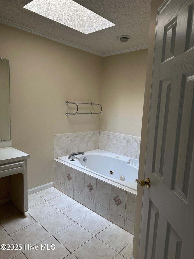 Building Photo - 3825 Sterling Pointe Dr