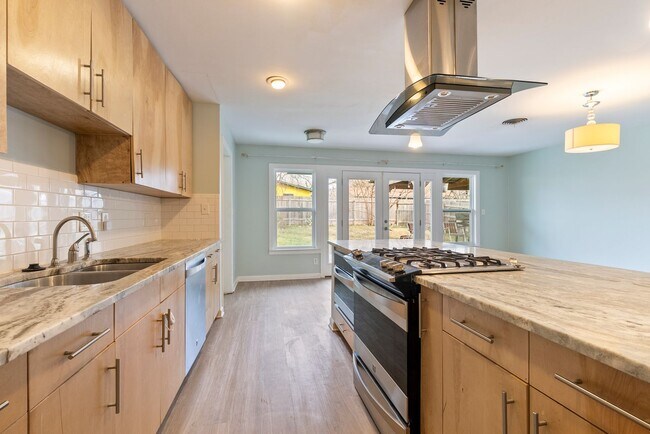 Building Photo - Beautiful 3 bedroom, 2 bathroom home in Windsor Park Hills!!!