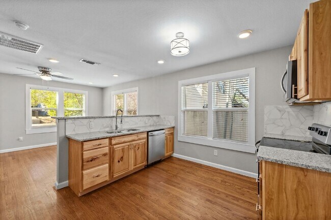 Building Photo - 3772 W 6th St