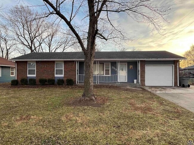 Building Photo - 2313 W 9th Ave