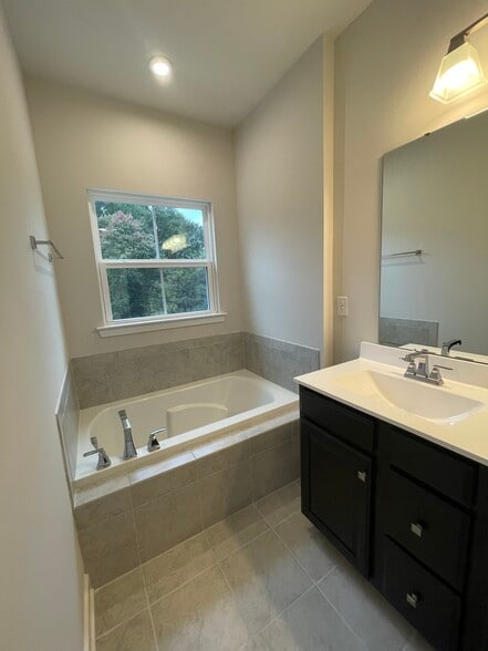 Building Photo - 229 Sugar Maple Sq