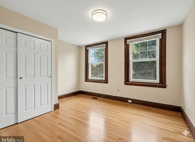 Building Photo - 941 Sargent Ave