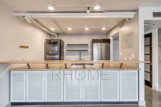 Building Photo - 230 E Broadway