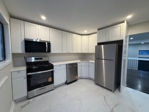 Building Photo - 440 Tall Oak Ln