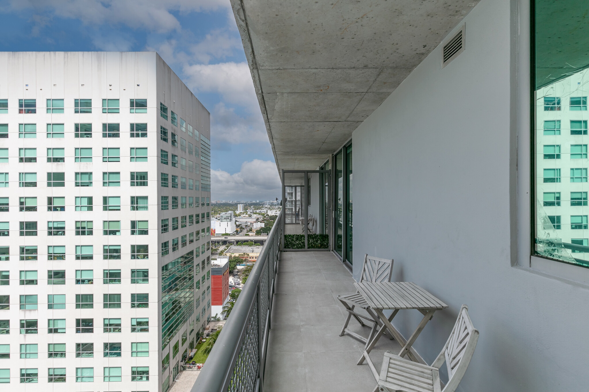 Building Photo - 690 SW 1st Ct