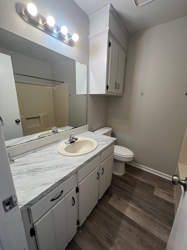 Building Photo - 4 Robin Dr