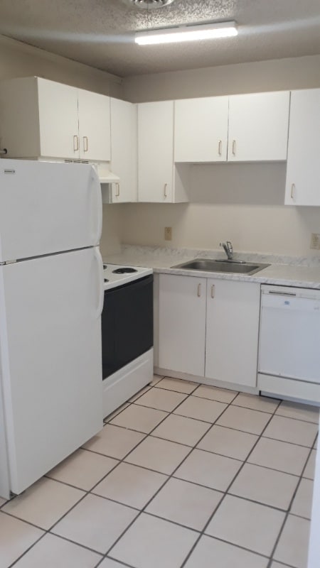 Building Photo - 606-606 24th St