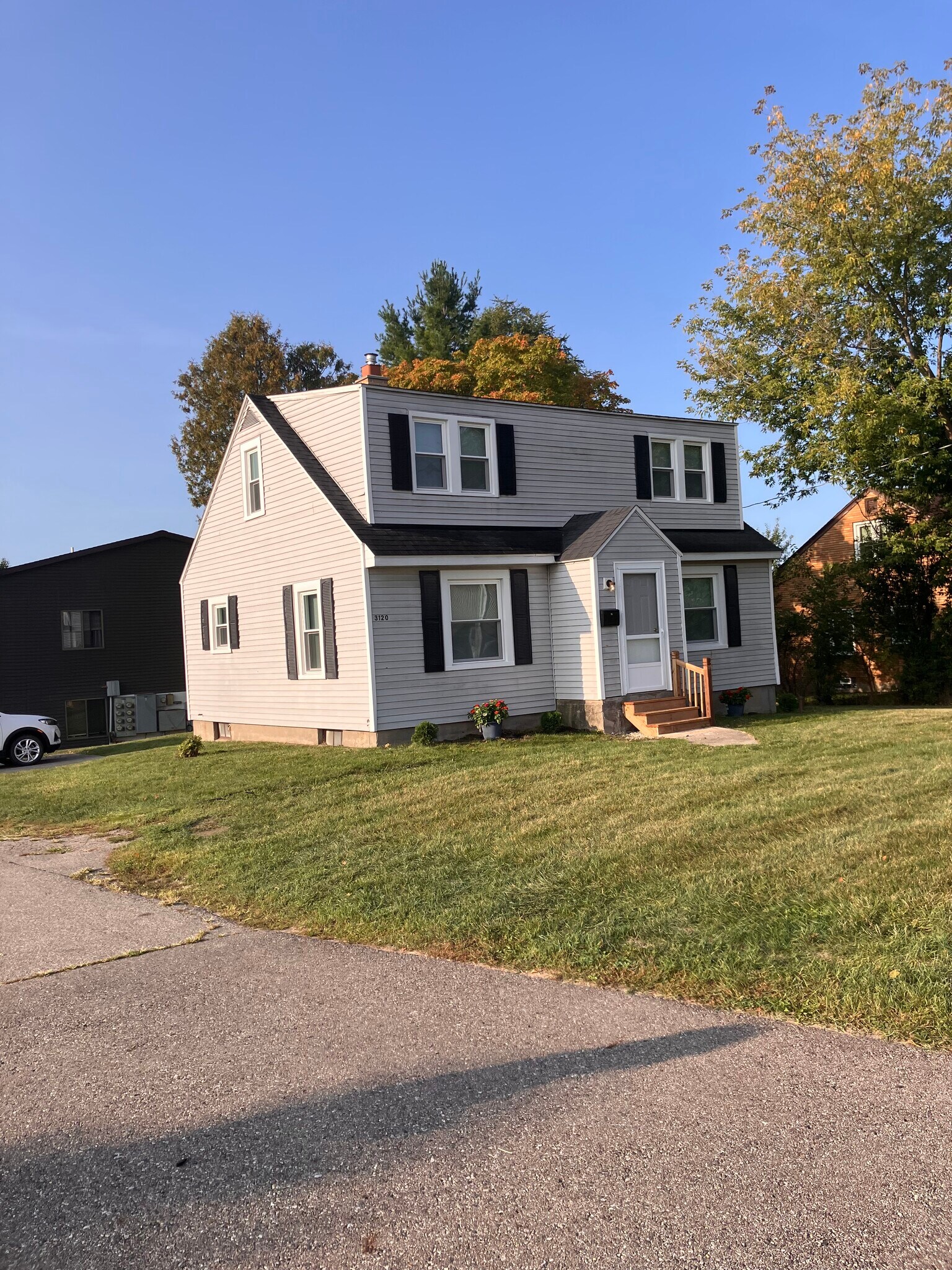 House View - 3130 32nd St SE