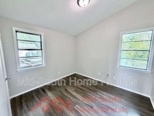 Building Photo - 2298 Dells Ave