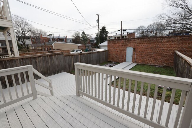 Building Photo - -- AVAILABLE 05/26/2026 -- MUSEUM DISTRICT CHARMER! 2 CAR GARAGE