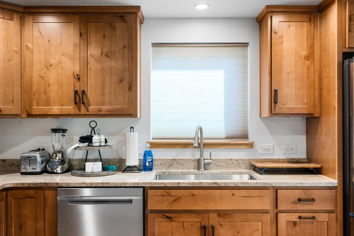 Building Photo - 570 2nd St