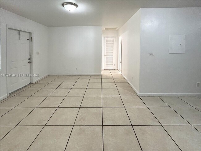 Building Photo - 738 NE 86th St