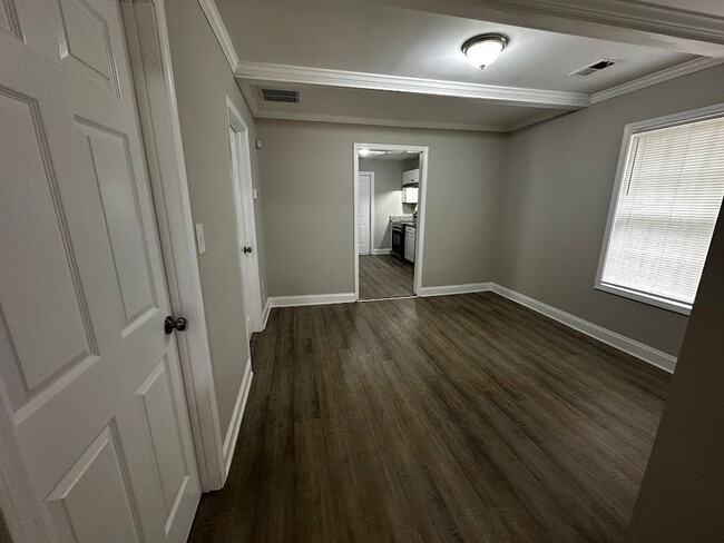 Building Photo - 3 Bed 1 Bath in Atlanta!---Special offer: ...