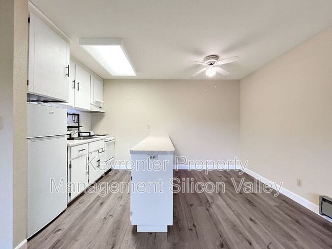 Building Photo - 1568 Willowbrae Ave.