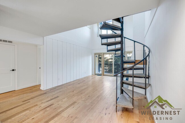 Building Photo - Fully Updated 3 Bedroom/ 3 Bath Peaceful C...