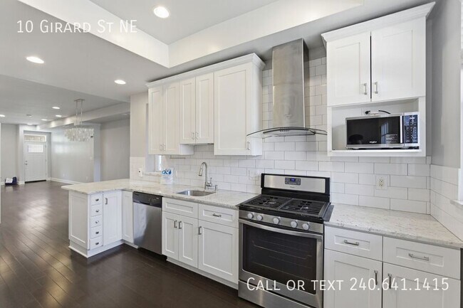 Building Photo - 10 Girard St NE