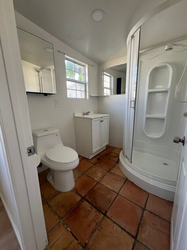 Building Photo - 1725 Kent St