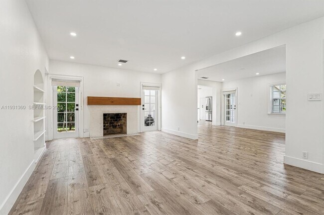 Building Photo - 3002 Segovia St