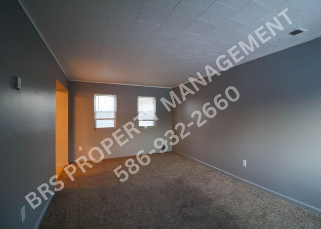 Building Photo - Charming Warren Home Ready for Immediate Occupancy