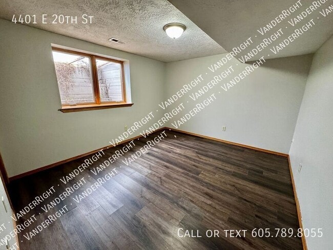 Building Photo - 4401 E 20th St
