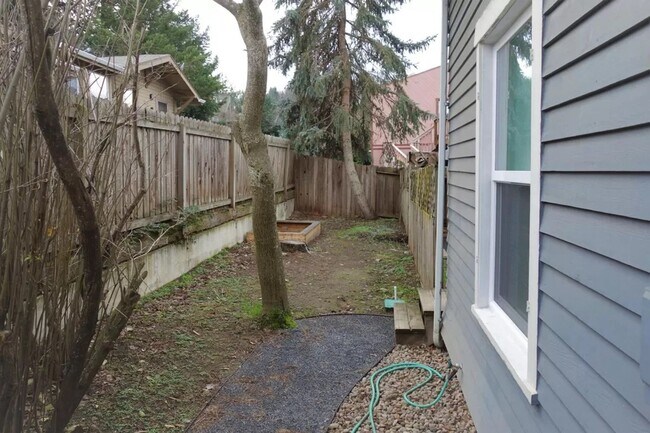 Building Photo - 487 Scenic Dr