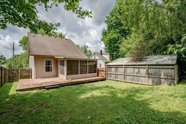 Building Photo - 511 Henry St