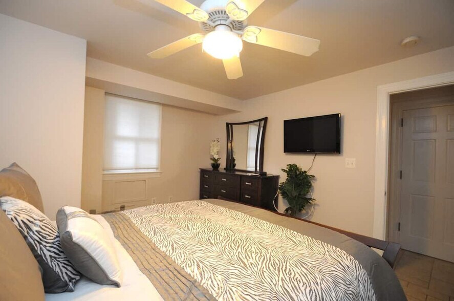 Building Photo - 724 East Capitol St NE