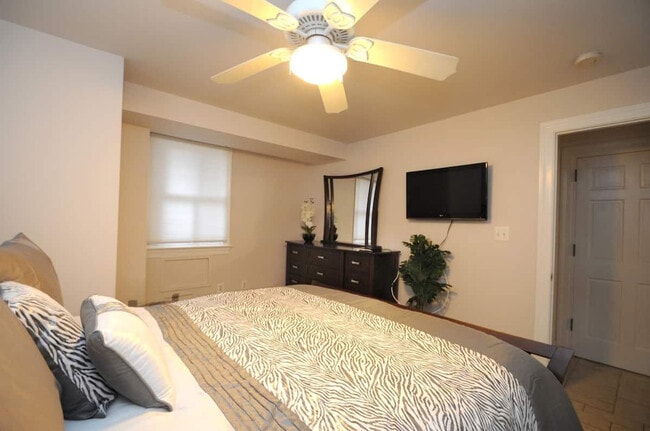 Building Photo - 724 East Capitol St NE