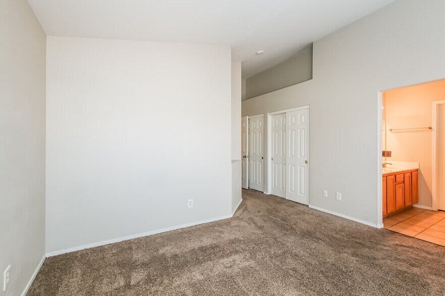 Building Photo - 9008 Crooked Shell Ave