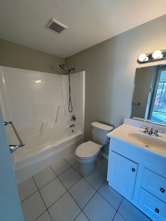 Building Photo - 181 Loomis Dr