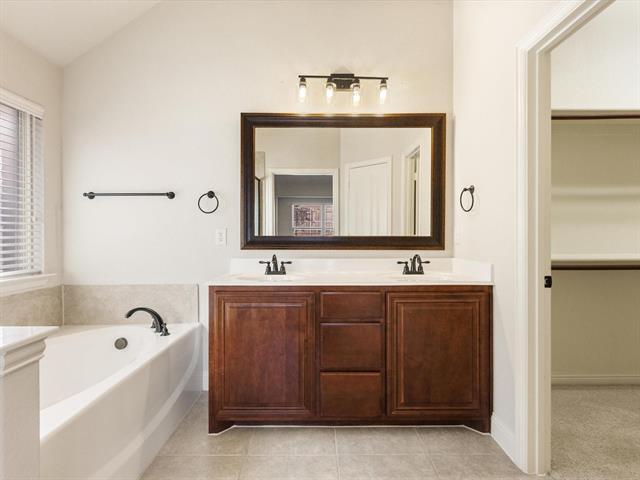 Building Photo - 2106 Hanakoa Falls Dr