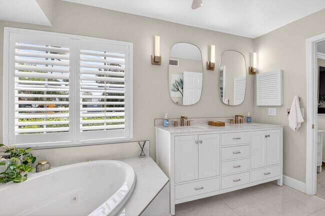 Building Photo - 75 Venetian Dr