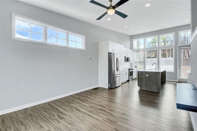 Building Photo - 900 Brees Ct